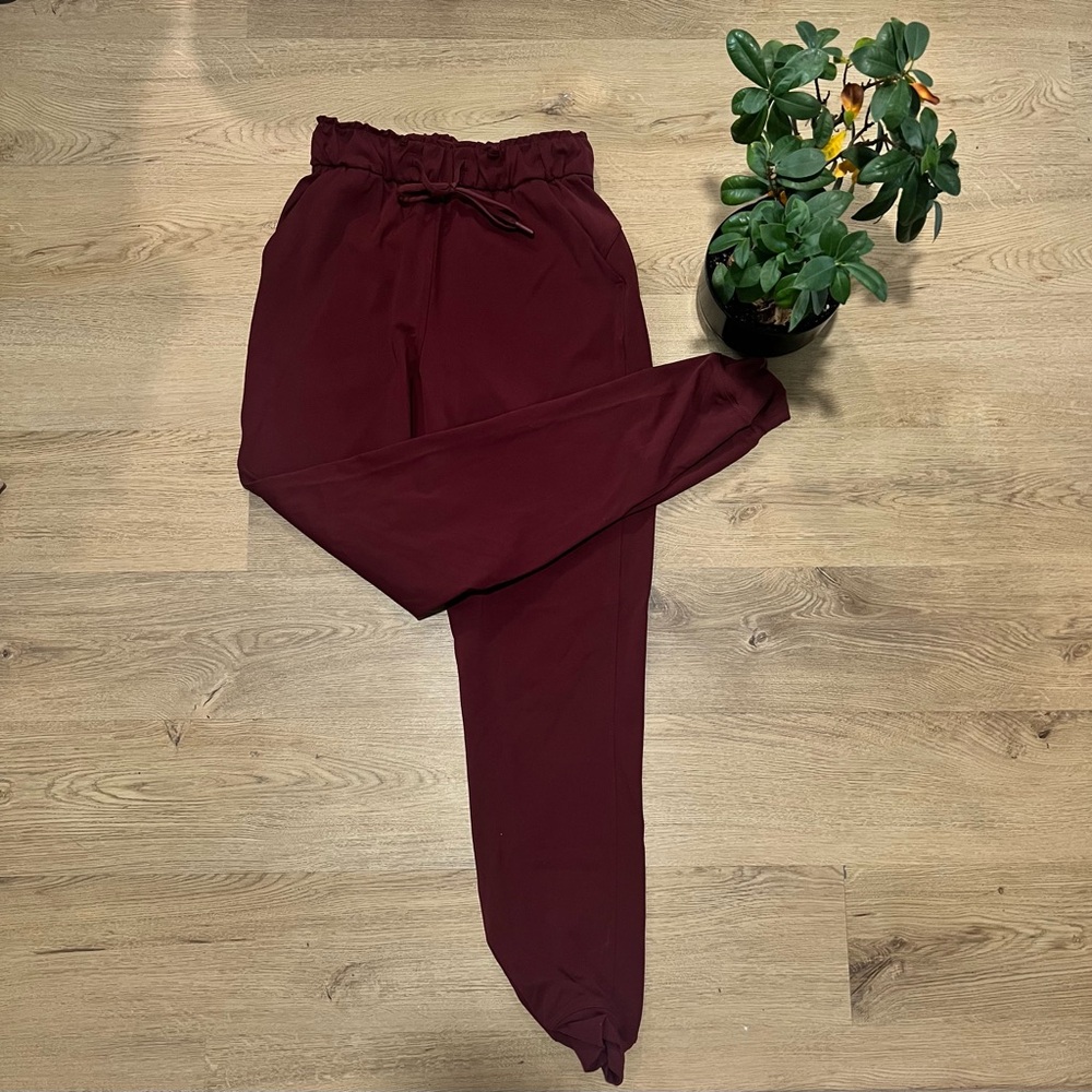 Lululemon NWOT On the Fly Jogger Woven Maroon - Picture 2 of 5